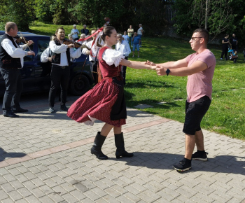 Kultúra / Stavanie mája na 1. mája